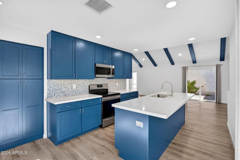 11-web-or-mls-36- E Embassy St