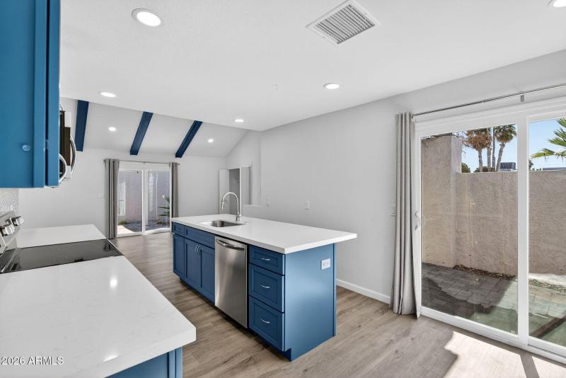 12-web-or-mls-37- E Embassy St