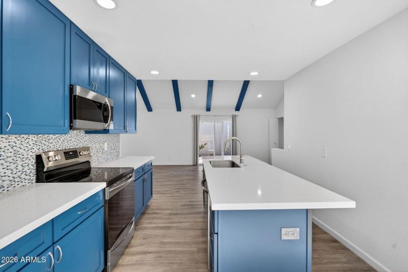 13-web-or-mls-38- E Embassy St