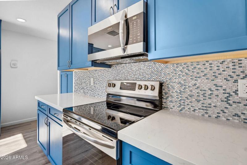 14-web-or-mls-39- E Embassy St