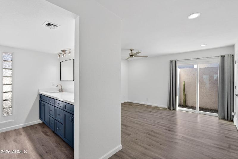 17-web-or-mls-42- E Embassy St