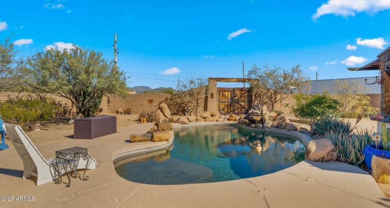 63-web-or-mls-Backyard3