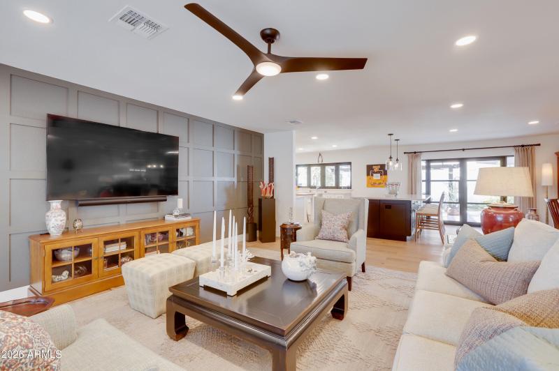 011 - 11 Living Room