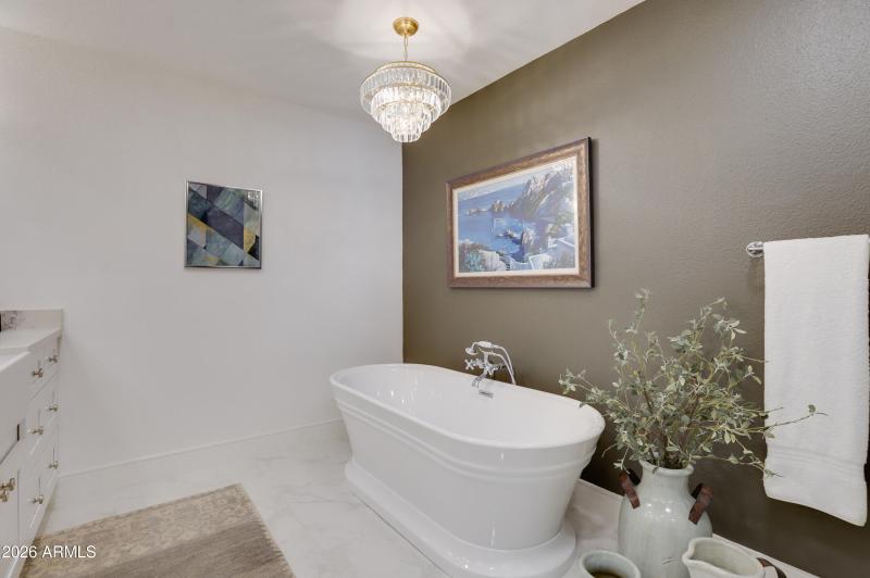 036 - 36 Primary Bathroom