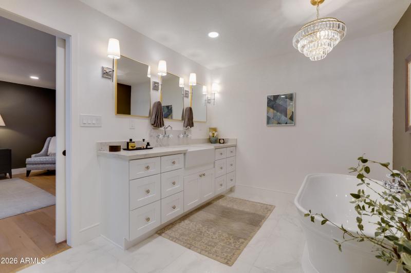 037 - 37 Primary Bathroom