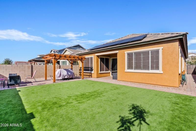 Backyard/Turf/Pavers