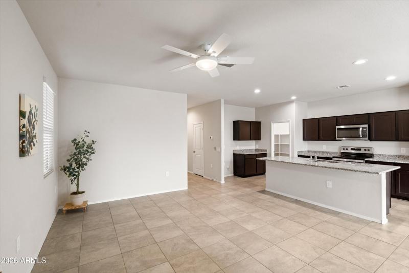 07-Family Room to Kitchen