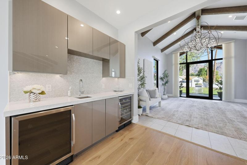 Wet Bar towards Entry