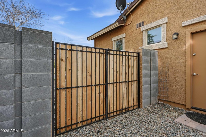 8ft Gate