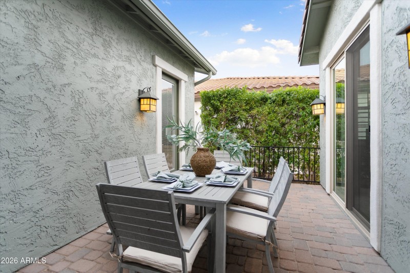 Side Patio/Courtyard
