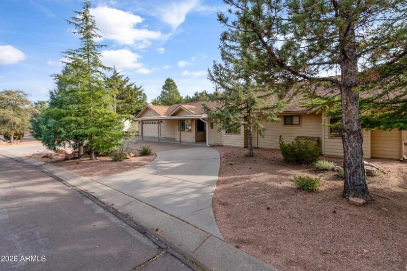 603 E Amarillo Cir Front angle