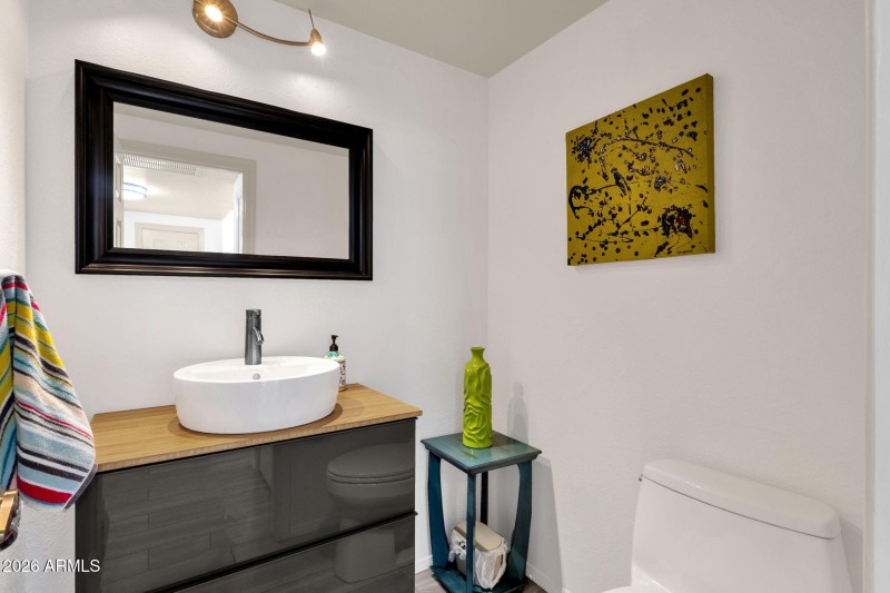 8-web-or-mls-9705-e-mountain-view-rd-104