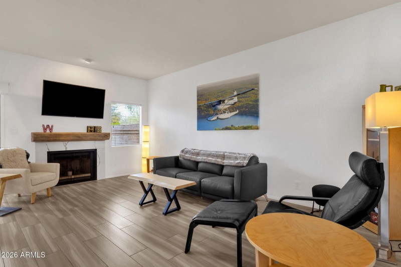 9-web-or-mls-9705-e-mountain-view-rd-104