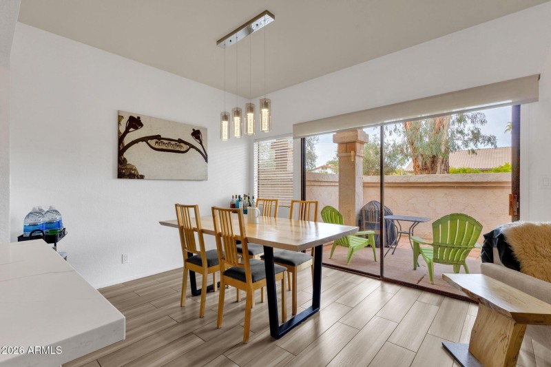 12-web-or-mls-9705-e-mountain-view-rd-10