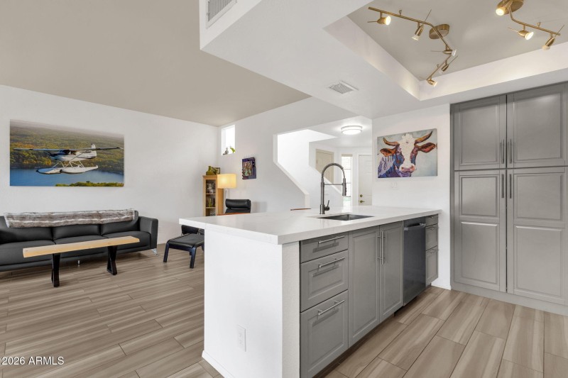 16-web-or-mls-9705-e-mountain-view-rd-10