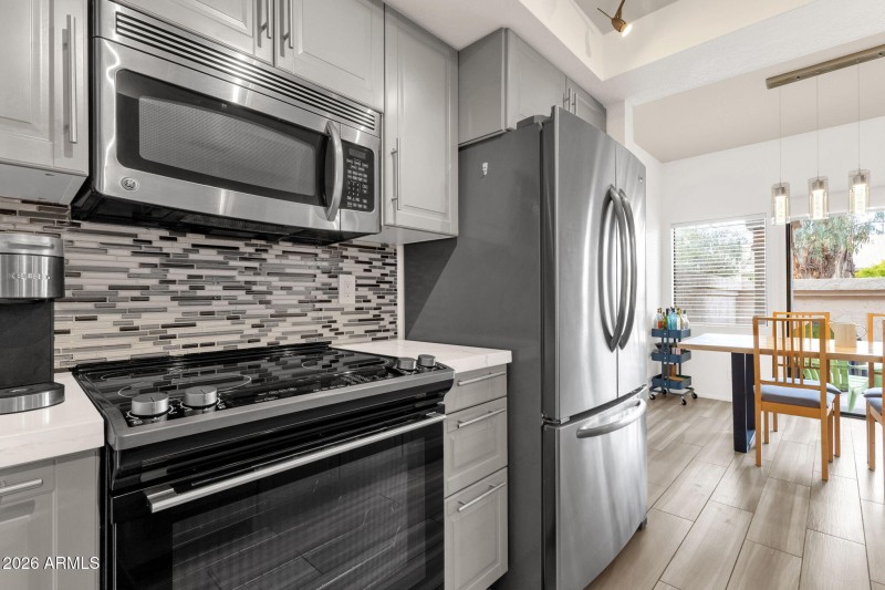 18-web-or-mls-9705-e-mountain-view-rd-10