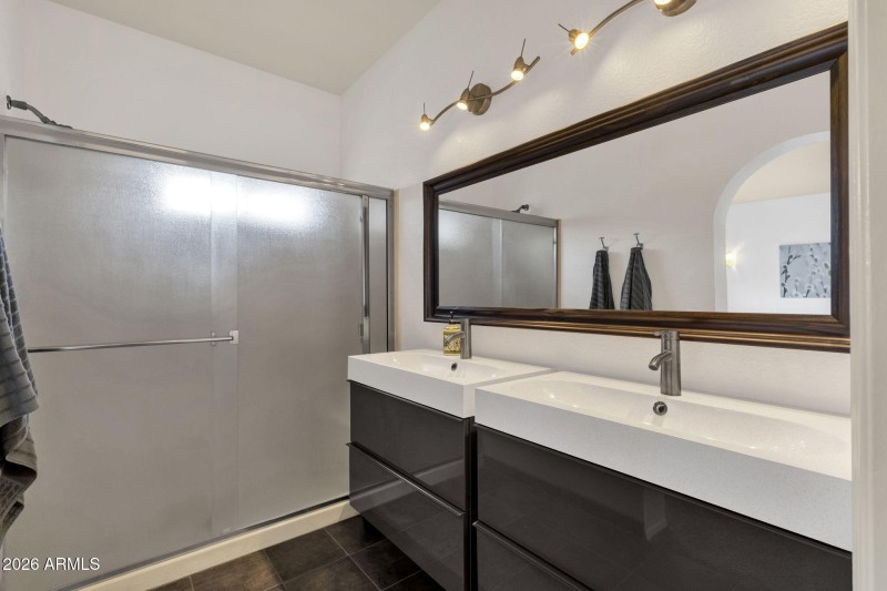 27-web-or-mls-9705-e-mountain-view-rd-10