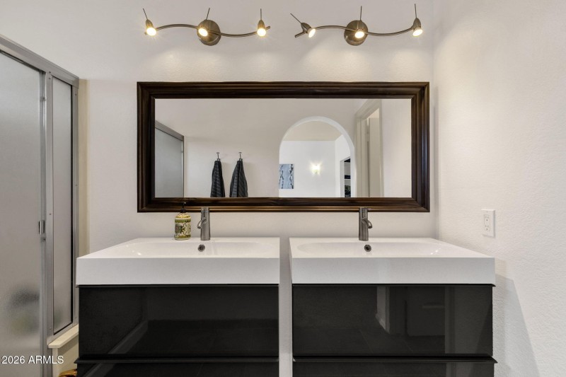 28-web-or-mls-9705-e-mountain-view-rd-10