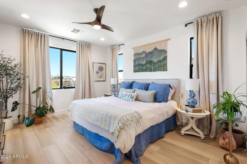 22-Primary Bedroom (1)