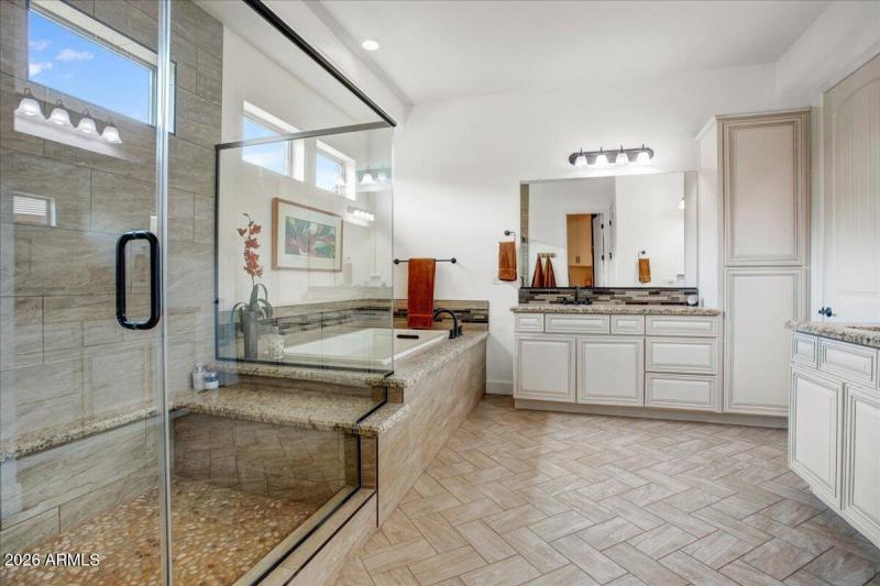 24-11-Primary Bathroom