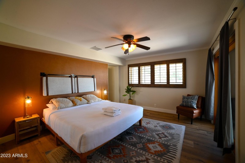 za 67 2nd master with walk in windows sl