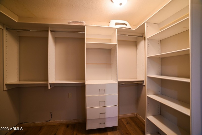 za 67 master large walk in closet 9-23