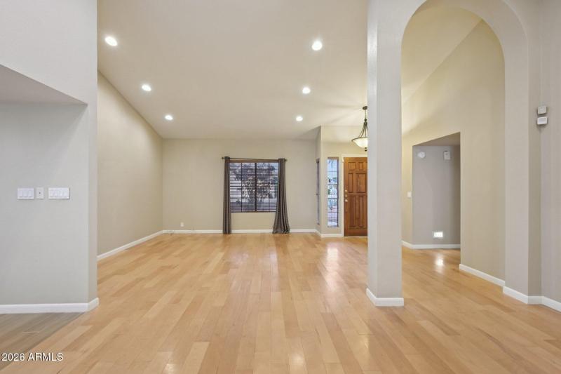 11-web-or-mls-N 92nd Ave-S2201-011