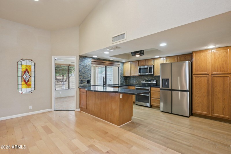 14-web-or-mls-N 92nd Ave-S2201-014