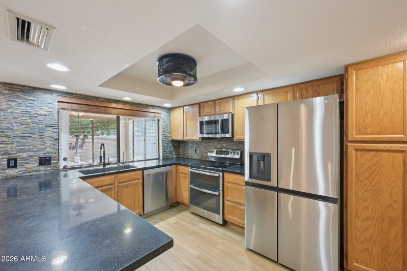 17-web-or-mls-N 92nd Ave-S2201-017