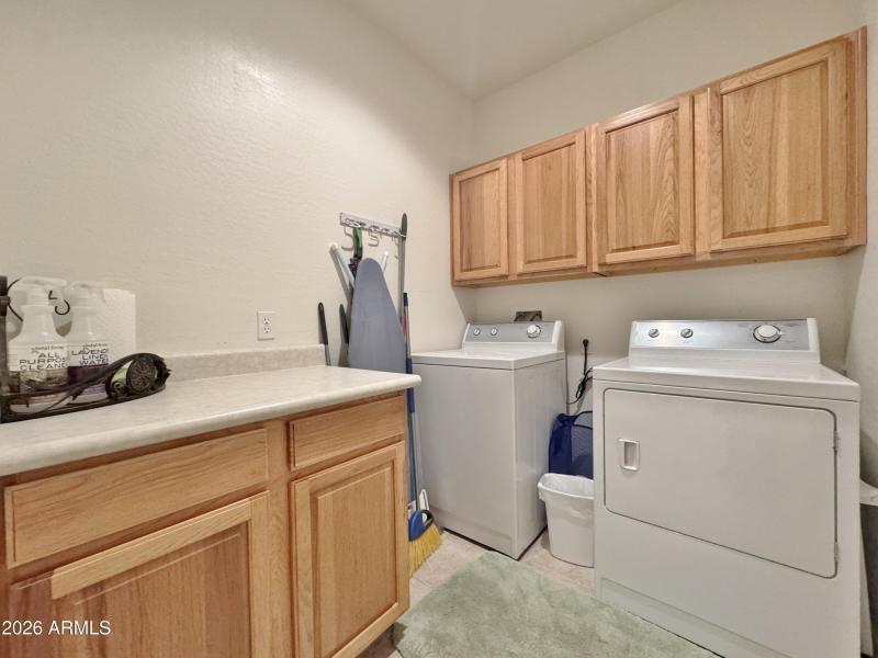 Large utility rm w/ washer & dryer