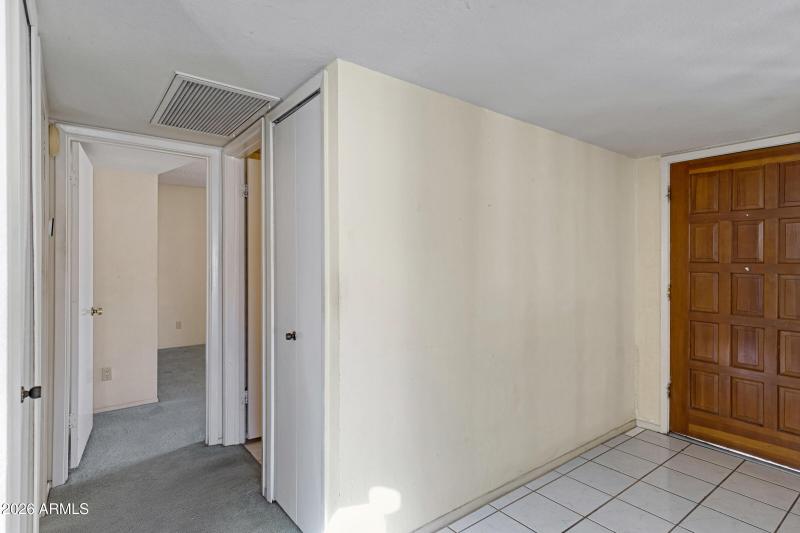 2647 N Olympic Cir-16