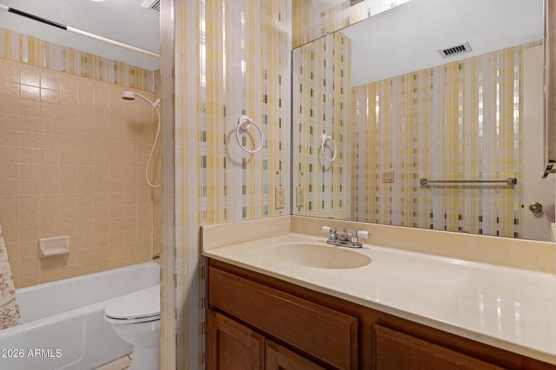 2647 N Olympic Cir-18