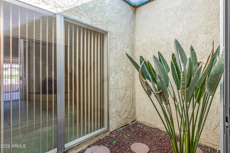 2647 N Olympic Cir-25