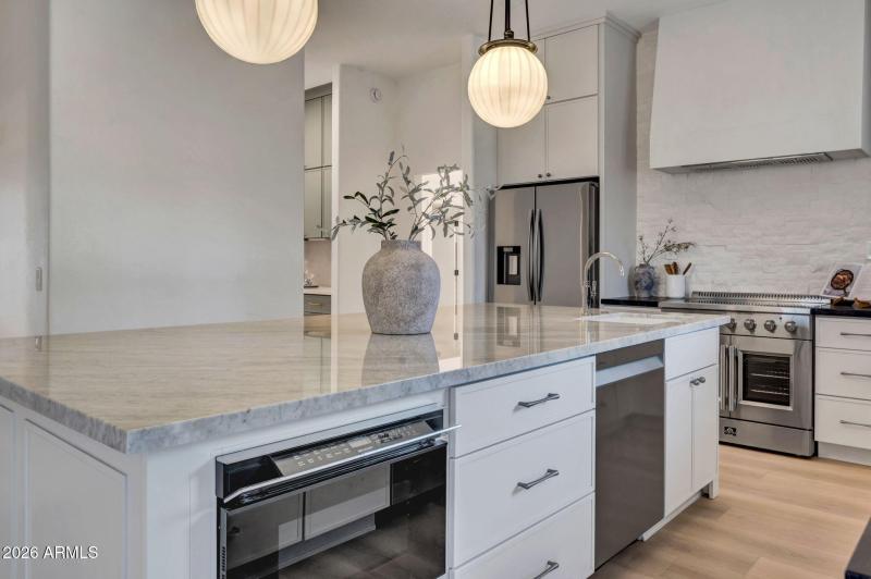 large-019be693-62aa-726a-b563-87b5aaff5c