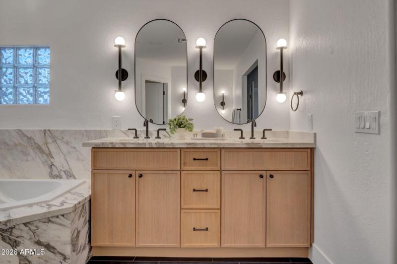 large-019be693-686a-727e-a496-9645e0478a