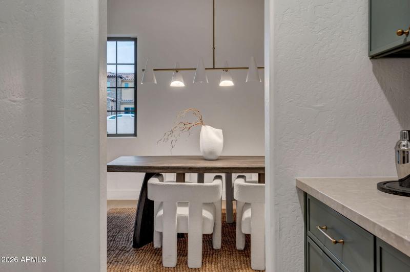 large-019be693-6110-7044-8682-28da1ac33b