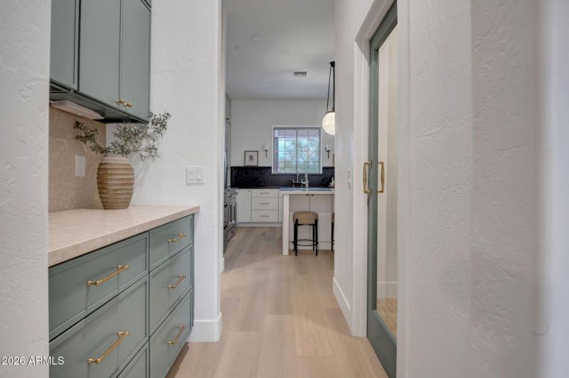 large-019be693-6162-70ed-b0f2-09fce9c82a