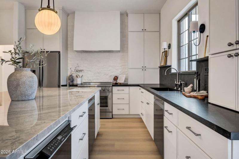 large-019be693-6249-718a-aaa0-7f2d7b27e8