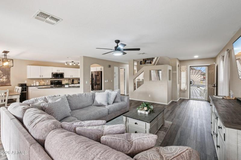 6-web-or-mls-N 224th Ave-S2201-006