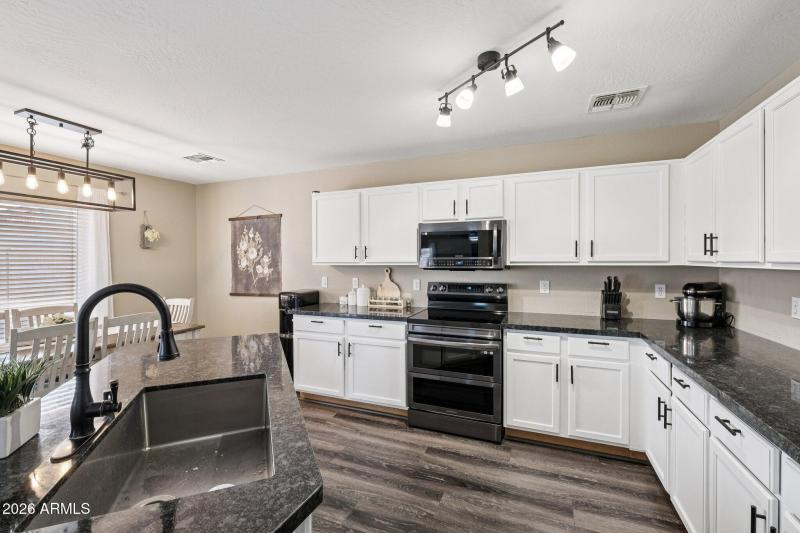 11-web-or-mls-N 224th Ave-S2201-011