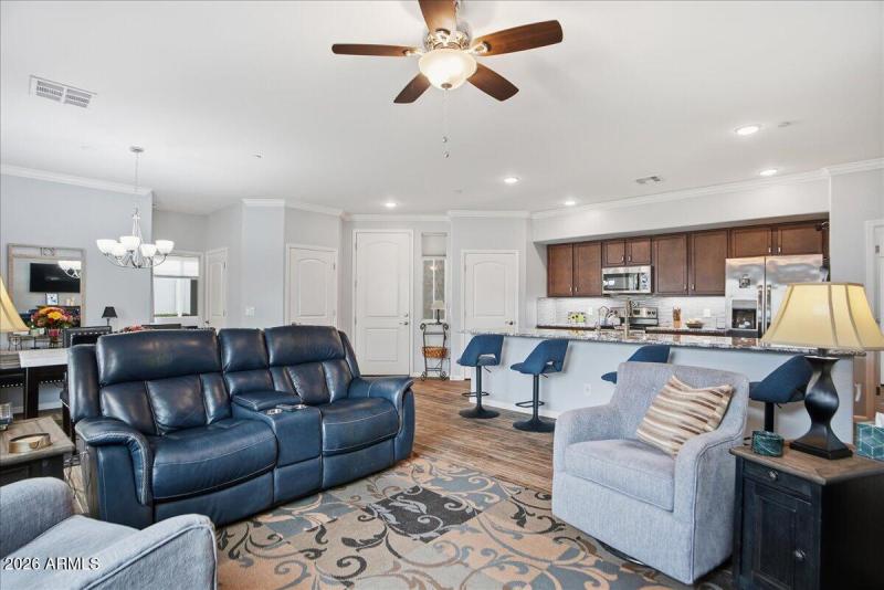 09-900 S Canal Dr 114_RedHogMedia