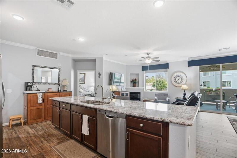 15-900 S Canal Dr 114_RedHogMedia