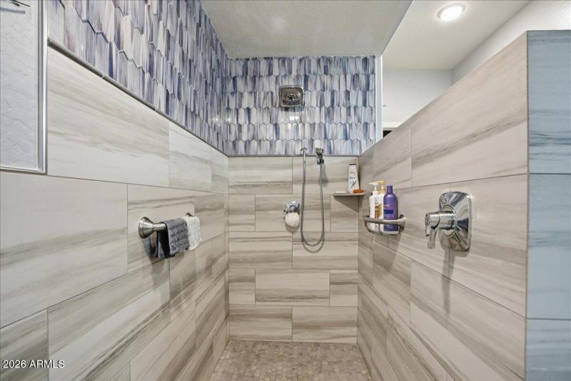 23-900 S Canal Dr 114_RedHogMedia