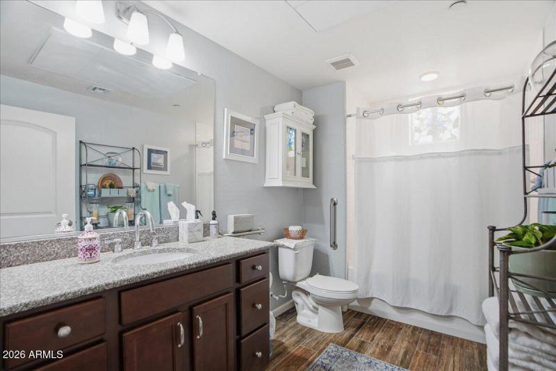 27-900 S Canal Dr 114_RedHogMedia