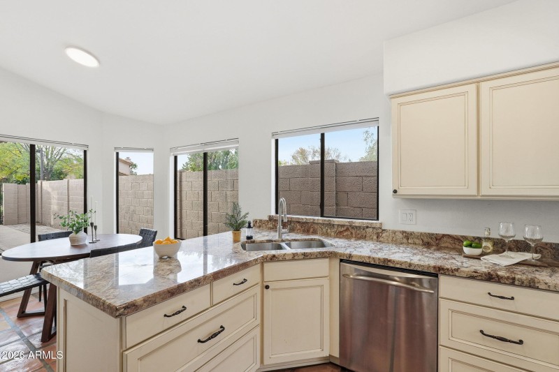 Eat-In Kitchen