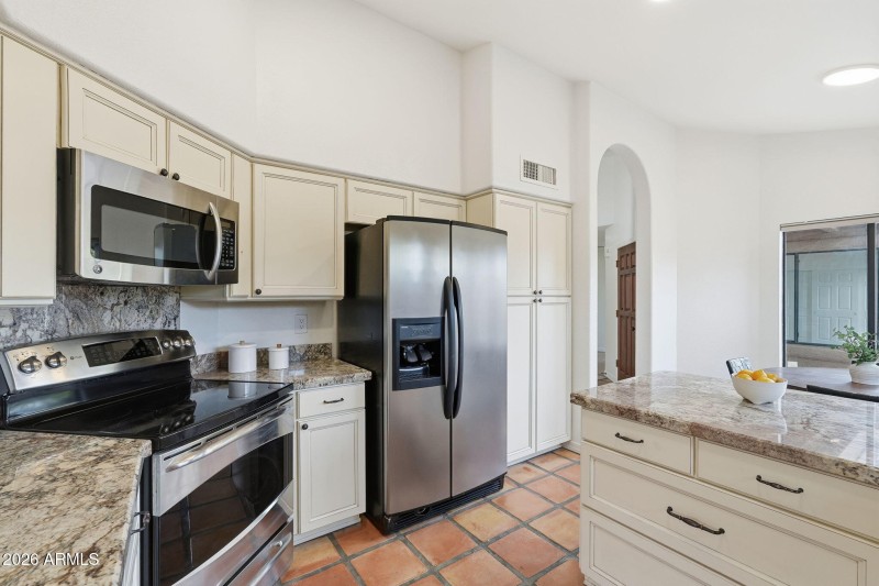 Eat-In Kitchen