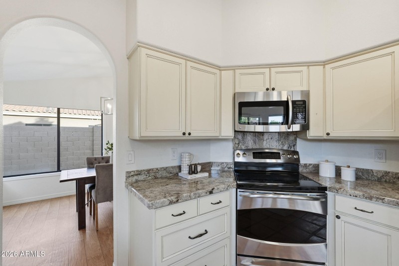 Eat-In Kitchen
