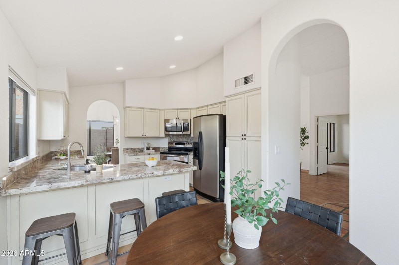 Eat-In Kitchen