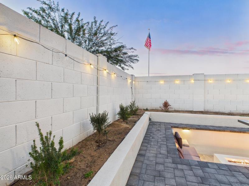 CAM02404G0-PR0186-STILL015