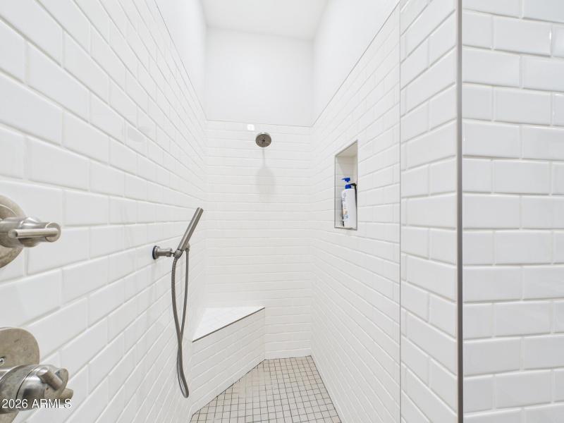 CAM02404G0-PR0186-STILL022